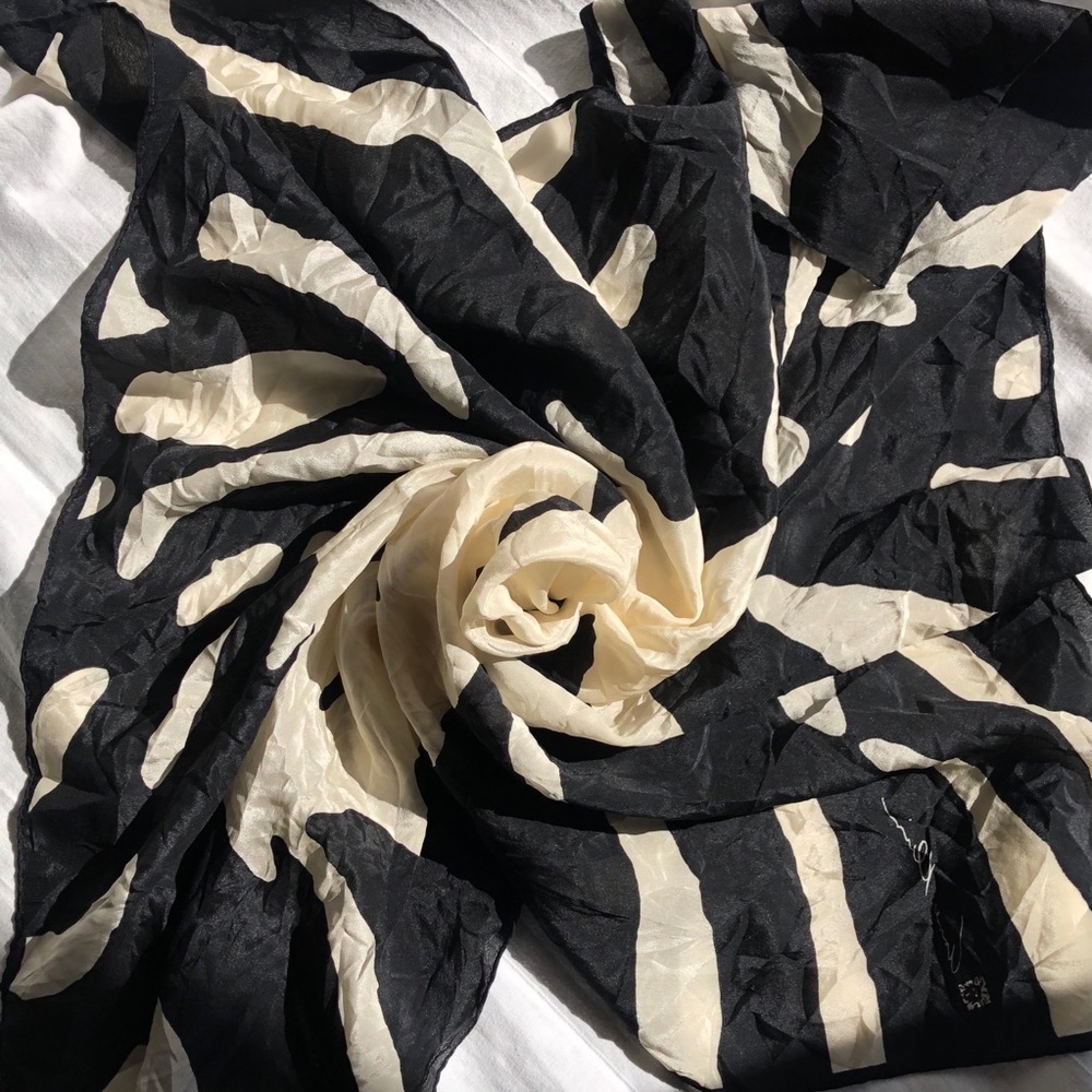 VINTAGE BLACK+CREAM SCARF